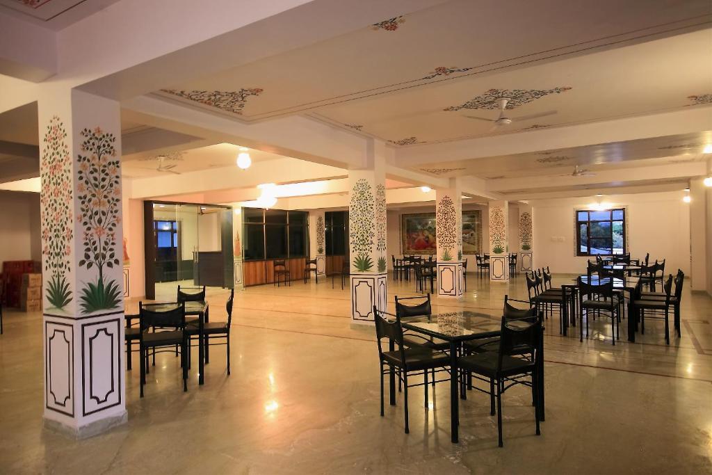 Hotel Devi Palace Udaipur Exterior foto